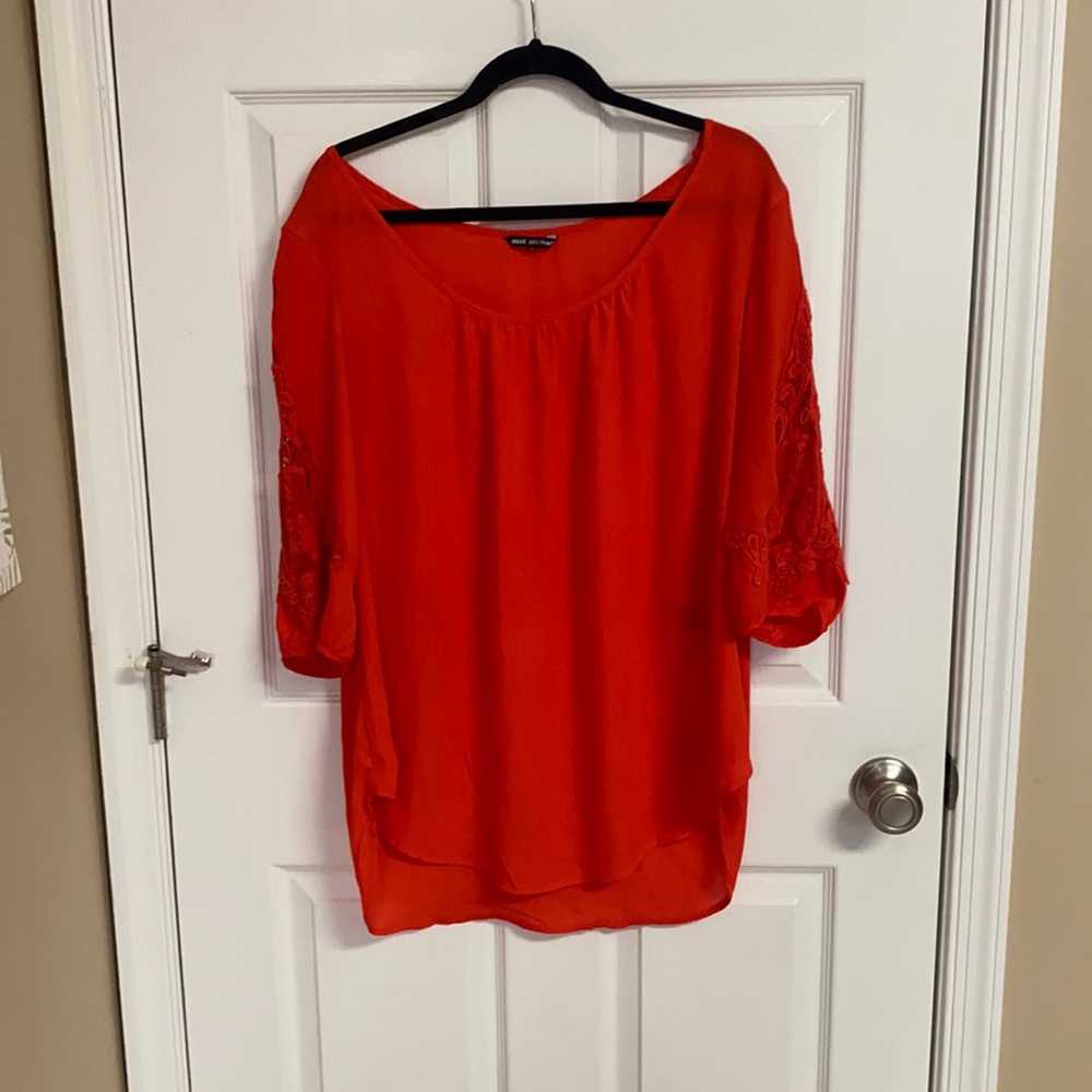Lace-sleeve flowy top